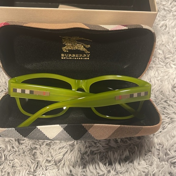 Burberry green 56 17 140 sunglasses new with tags box case - Picture 4 of 7